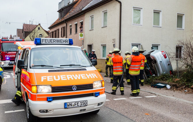 Mit Pkw gegen Hauswand gekracht - Bild 21_20