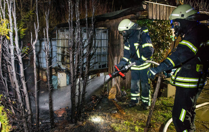 Anbau an einem Gartenhaus brannte, Winnender Str., Waiblingen, 21.03.2021
