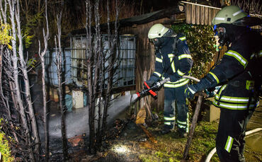 Anbau an einem Gartenhaus brannte, Winnender Str., Waiblingen, 21.03.2021