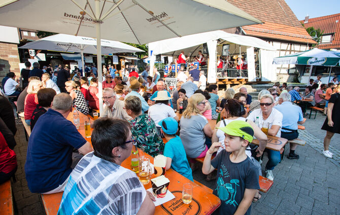 Leutenbacher Hocketse mit Bierspritzer eröffnet - Bild 51_7
