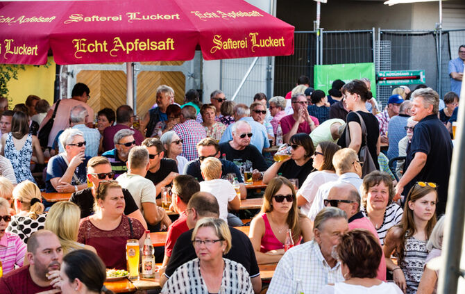 Leutenbacher Hocketse mit Bierspritzer eröffnet - Bild 49_9