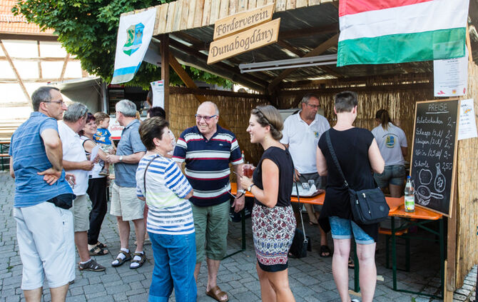Leutenbacher Hocketse mit Bierspritzer eröffnet - Bild 46_12