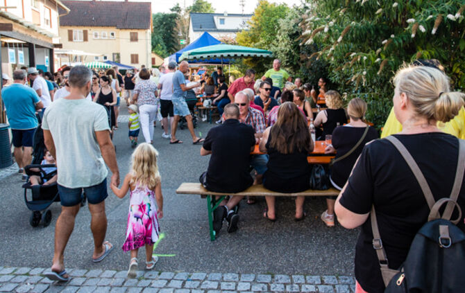 Leutenbacher Hocketse mit Bierspritzer eröffnet - Bild 43_15