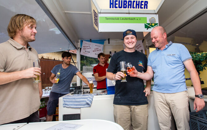 Leutenbacher Hocketse mit Bierspritzer eröffnet - Bild 23_33