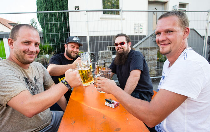 Leutenbacher Hocketse mit Bierspritzer eröffnet - Bild 19_37