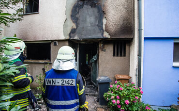 Brand im Reihenhaus – Feuerwehrmann verletzt - Bild 03_0