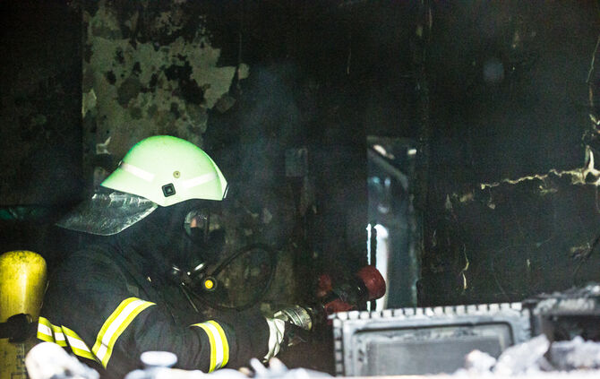 Brand im Reihenhaus – Feuerwehrmann verletzt - Bild 24_2