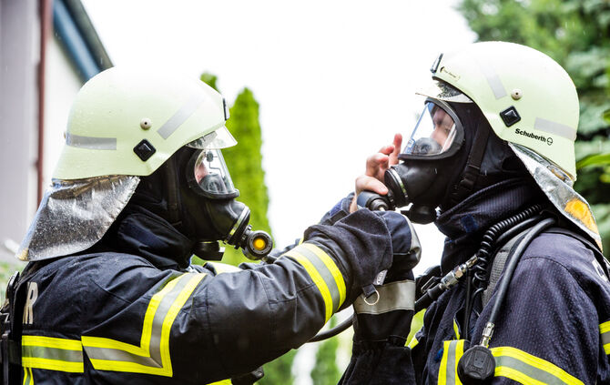 Brand im Reihenhaus – Feuerwehrmann verletzt - Bild 20_7