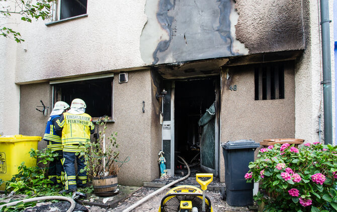 Brand im Reihenhaus – Feuerwehrmann verletzt - Bild 19_8