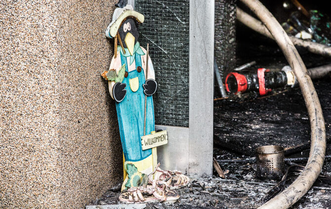 Brand im Reihenhaus – Feuerwehrmann verletzt - Bild 17_10