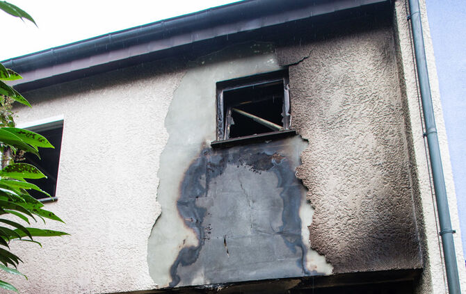 Brand im Reihenhaus – Feuerwehrmann verletzt - Bild 16_11