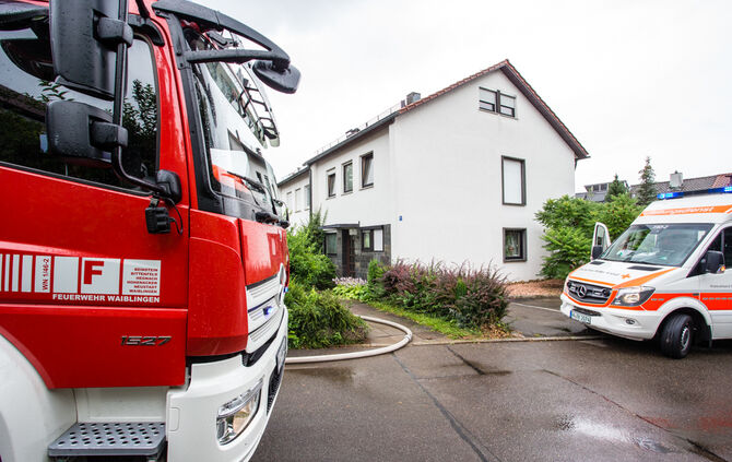 Brand im Reihenhaus – Feuerwehrmann verletzt - Bild 07_20