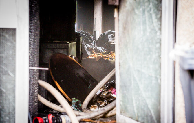 Brand im Reihenhaus – Feuerwehrmann verletzt - Bild 06_21