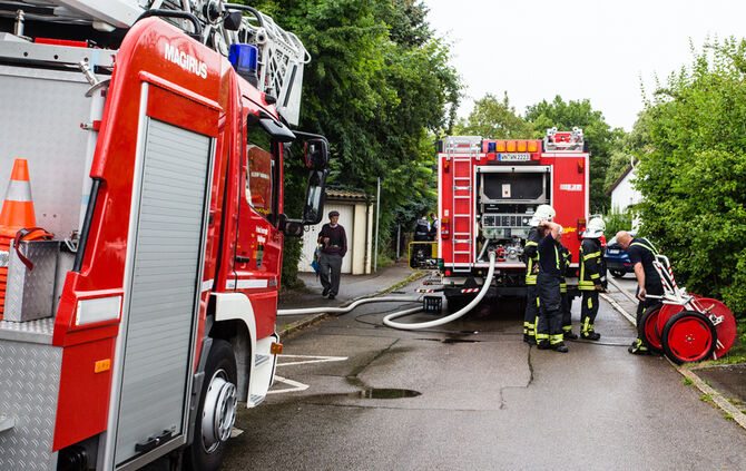Brand im Reihenhaus – Feuerwehrmann verletzt - Bild 05_22