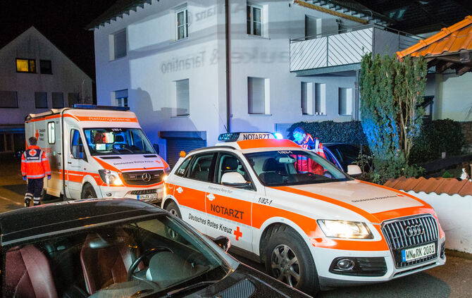 Auto landet nach Unfall auf dem Dach - Bild 10_10