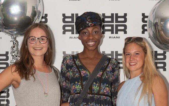 Mariel_Knoedler_(amtierende_Schwaebische_WaldFee),_Toni_Loba,_Sara_Zaiss_(letztjaehrige_Schwaebische_WaldFee)_10