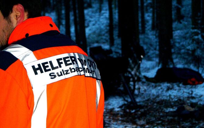 Schwerer Unfall mit Pferdekutsche im verschneiten Wald - Bild 04_3