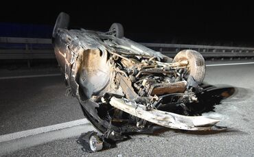 A 8 Neuhausen Ludwigsburg Stuttgart überschlägt sich Flughafen Feuerwehr Polizei Trümmerfeld_0