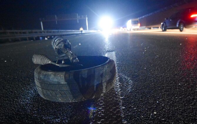 A 8 Neuhausen Ludwigsburg Stuttgart überschlägt sich Flughafen Feuerwehr Polizei Trümmerfeld_8