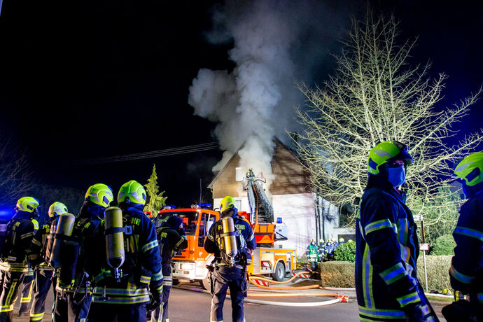 Gebäudebrand, Erlenstr., Berglen-Steinach, 22.03.2021