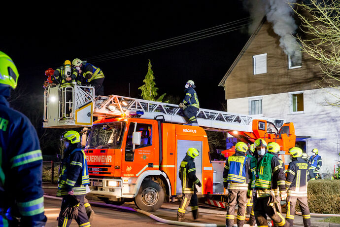 Gebäudebrand, Erlenstr., Berglen-Steinach, 22.03.2021