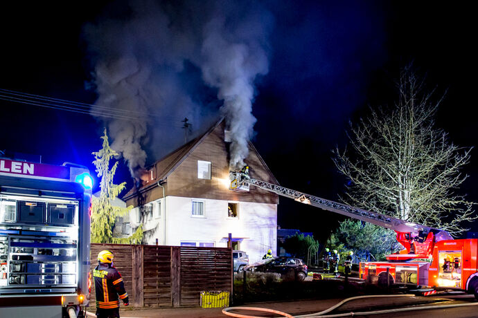 Gebäudebrand, Erlenstr., Berglen-Steinach, 22.03.2021