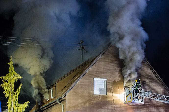 Gebäudebrand, Erlenstr., Berglen-Steinach, 22.03.2021