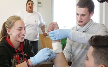 Druckverband Sina Löhle Lebensretter Rotes Kreuz Erste HIlfe Notarzt Rettungswagen Sanitäter_0