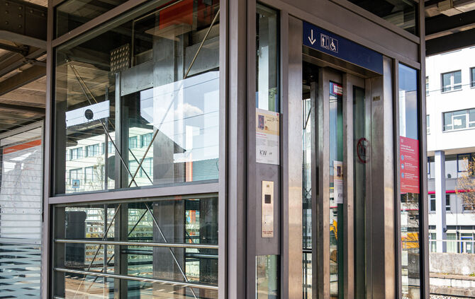 069_2021-03-26_Aufzug_S-Bahnhof_1