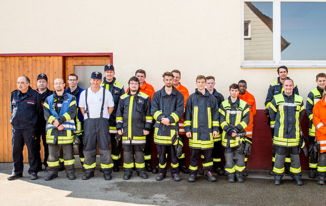 Abschlußprüfung der Feuerwehrgrundausbildung - Bild 28_15
