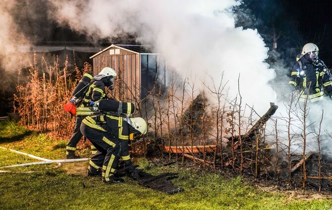 Waiblingen-Beinstein: Brand auf Gartengrundstueck