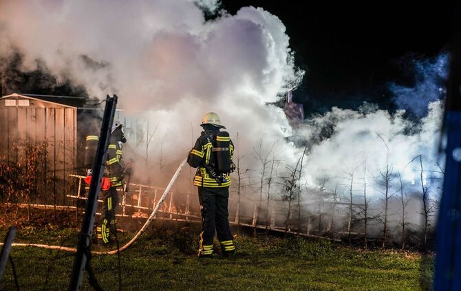 Waiblingen-Beinstein: Brand auf Gartengrundstueck