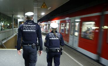 Polizei am Bahnhof