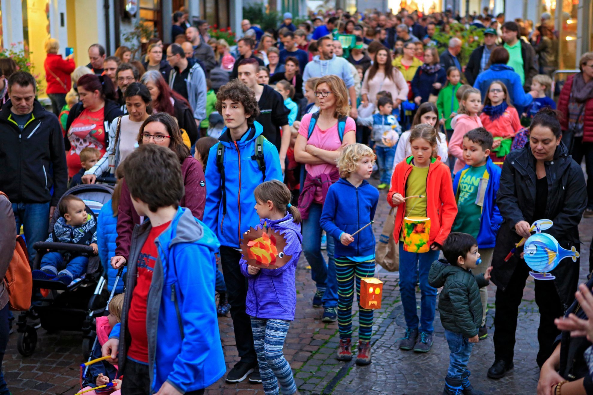 tausende-beim-laternenfest-nachrichten-aus-waiblingen