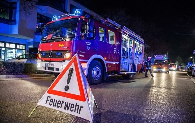 Brand auf Balkon löst Feuerwehreinsatz aus - Bild 15_0