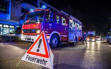 Brand auf Balkon löst Feuerwehreinsatz aus - Bild 15_0