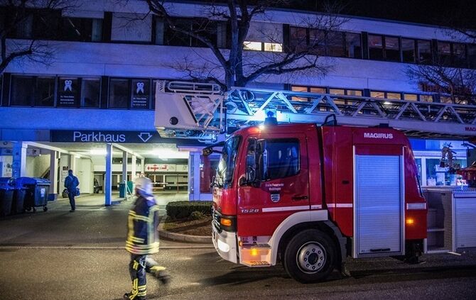 Brand auf Balkon löst Feuerwehreinsatz aus - Bild 17_1