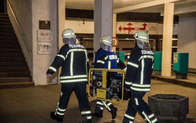 Brand auf Balkon löst Feuerwehreinsatz aus - Bild 10_3