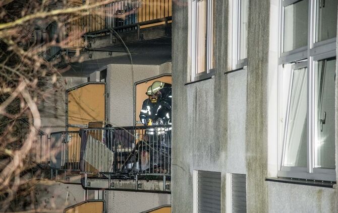Brand auf Balkon löst Feuerwehreinsatz aus - Bild 07_4