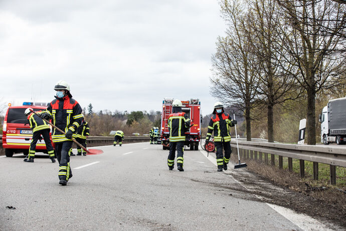 Unfall, B14 WN-Nord - Schwaikheim Höhe Parkplatz Korber Kopf, 07.04.2021.