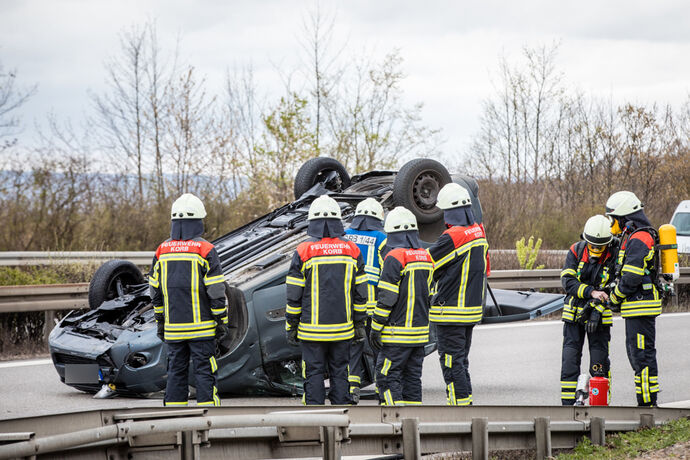 Unfall, B14 WN-Nord - Schwaikheim Höhe Parkplatz Korber Kopf, 07.04.2021.