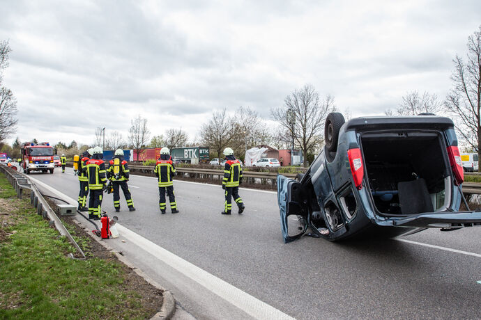 Unfall, B14 WN-Nord - Schwaikheim Höhe Parkplatz Korber Kopf, 07.04.2021.