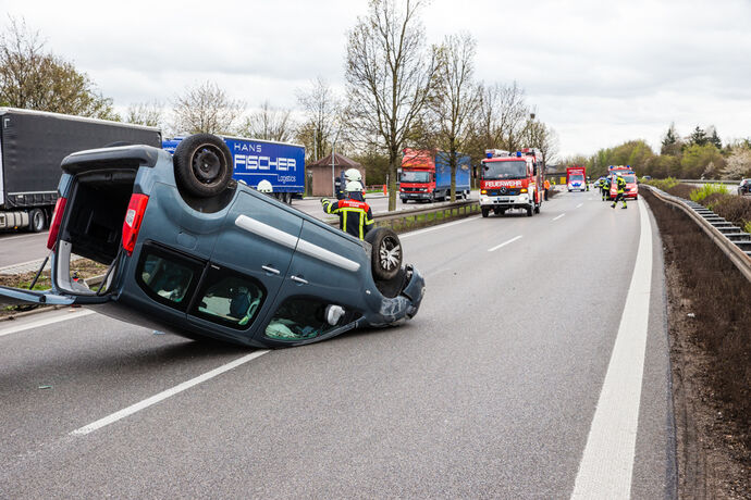Unfall, B14 WN-Nord - Schwaikheim Höhe Parkplatz Korber Kopf, 07.04.2021.
