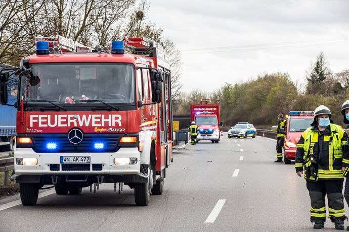 Unfall, B14 WN-Nord - Schwaikheim Höhe Parkplatz Korber Kopf, 07.04.2021.