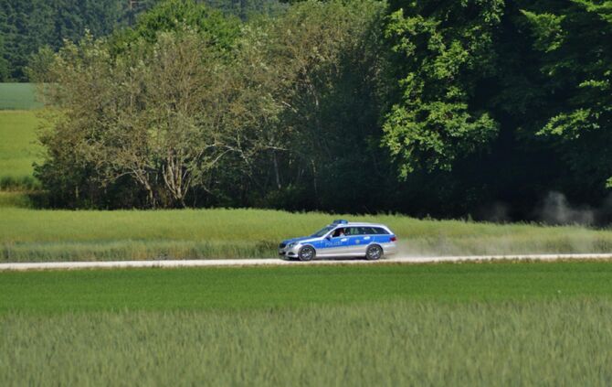 Absturzdrama im Ostalbkreis - Pilot bei Flugzeugabsturz nahe dem Flugplatz Bartholomä tödlich verletzt_1