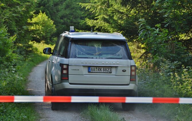 Absturzdrama im Ostalbkreis - Pilot bei Flugzeugabsturz nahe dem Flugplatz Bartholomä tödlich verletzt_2