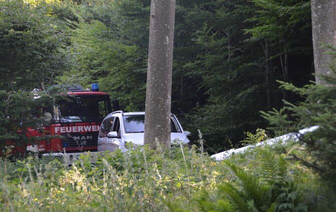 Absturzdrama im Ostalbkreis - Pilot bei Flugzeugabsturz nahe dem Flugplatz Bartholomä tödlich verletzt_7