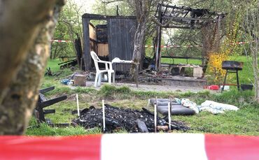 abgebranntes Gartenhaus in dem Nazis AuslÃ€nder abfackeln wollten in Winterbach