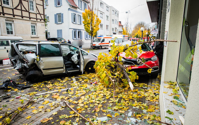 Unfall mit mehreren Beteiligten - Bild 25_2