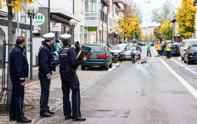Unfall mit mehreren Beteiligten - Bild 13_14